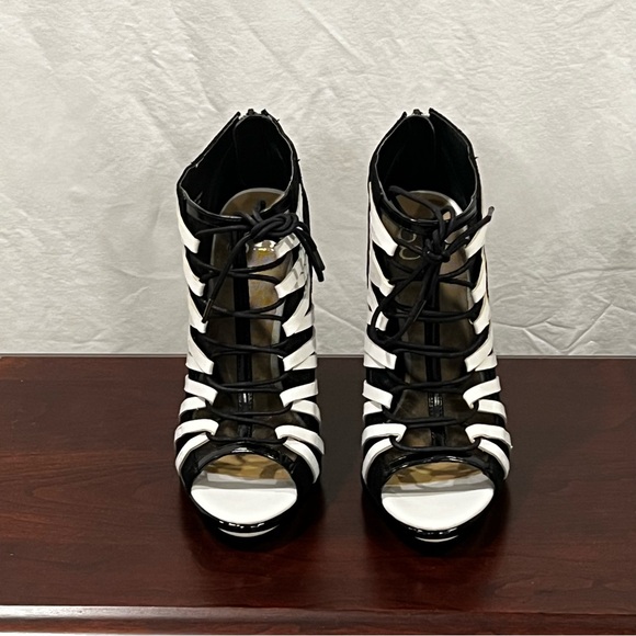 Gwen Stephani Shoes GX by Gwen Stephani Boot.  Black & White Size 8 - Picture 2 of 8